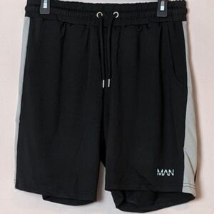 Boohoo Man Black Mid Length Athletic Shorts with Side Stripe size Medium